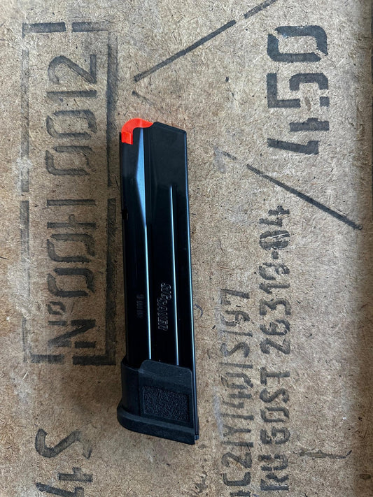 SIG Sauer P320 Full Size 9mm 19 kapasiteli şarjör